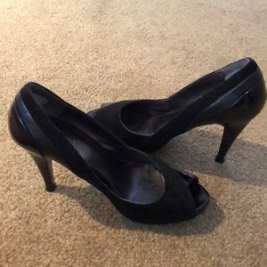 Nine West Black leather and suede pump